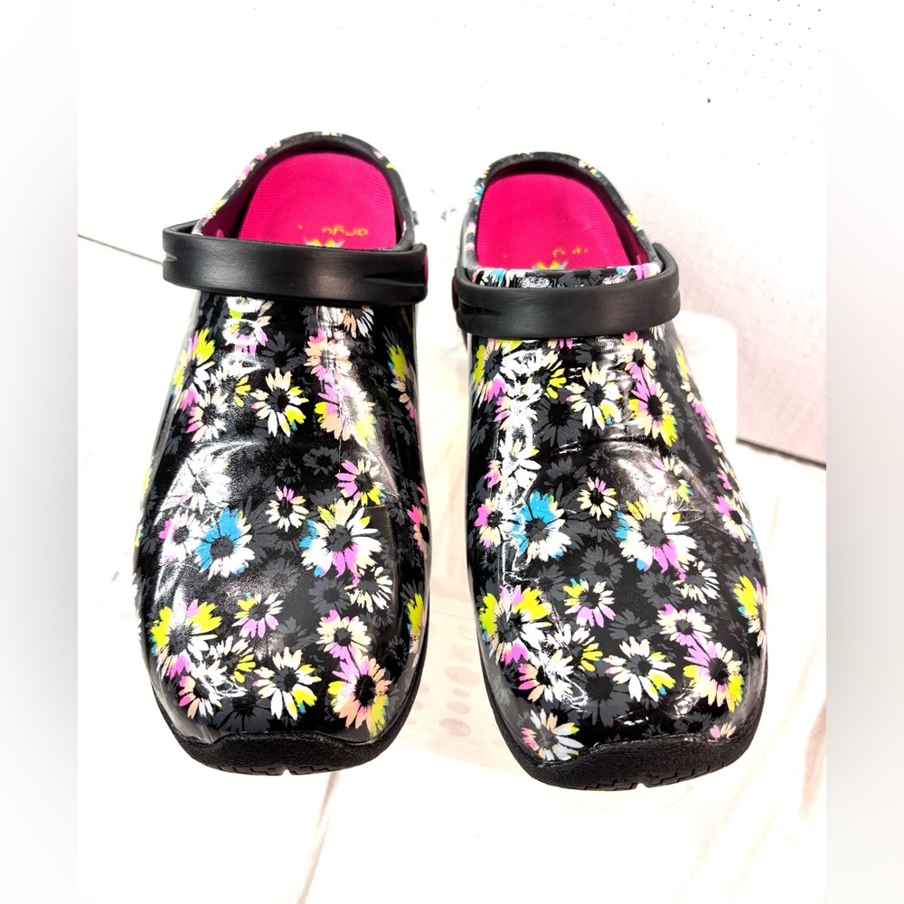 Anywear Slip Resistant 10 Floral Women's Clogs - Picture 2 of 9